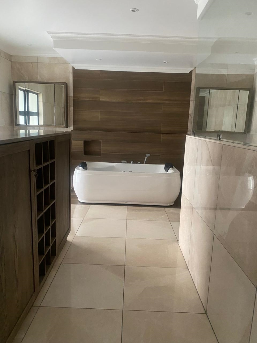 6 Bedroom Property for Sale in Birdwood Estate North West